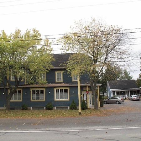 Hotel Fleurs Karaibes Saint-Alexandre-de-Kamouraska المظهر الخارجي الصورة